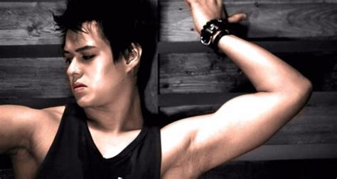 Daniel Padilla, walang kyemeng hinalikan kili.